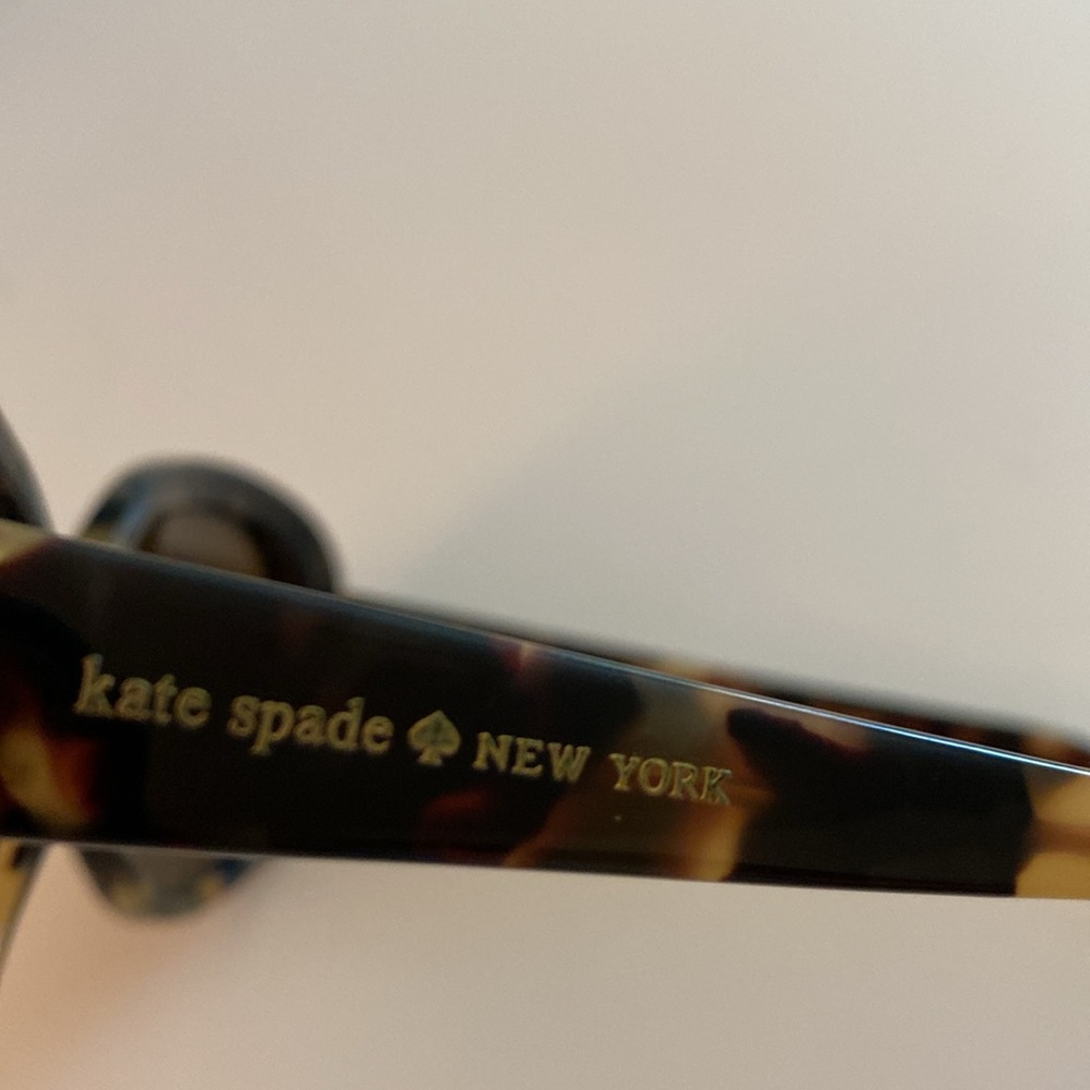 Kate Spade Sunglasses with case - Picture 3 of 6